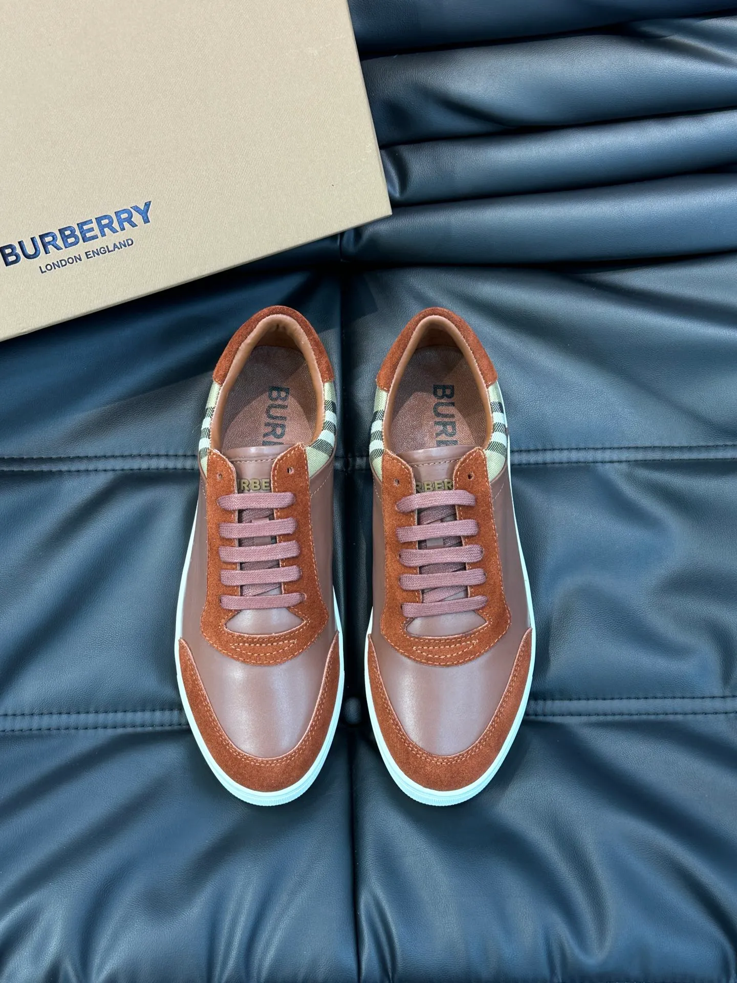 Men's shoes 💰p380 Men's classic low-top sneakers from "burberr*" are reinterpreted with Vintage retro plaid cotton and cowhide materials, and are decorated with a new brand logo. First-layer sheepskin lining, embossed Burberry lettering logo on the heel, T men's shoes 💰pU original outsole! Size: 38-44 (45 46 customized)
